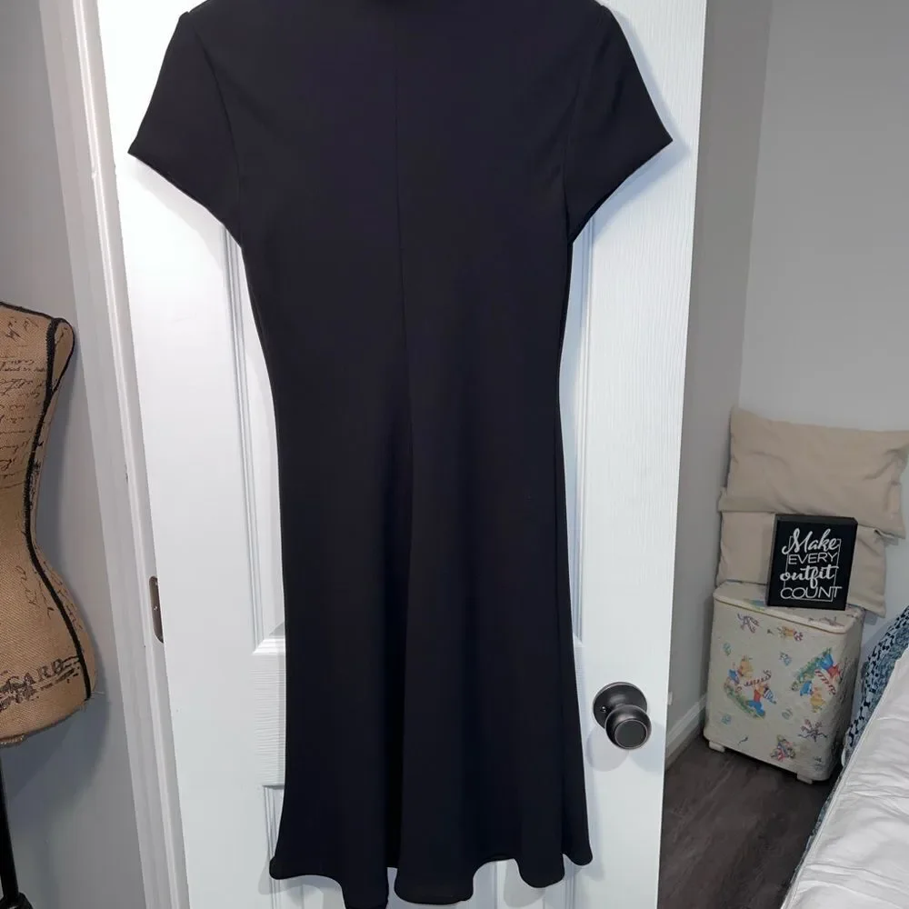 Black dress - Picture 3 of 7